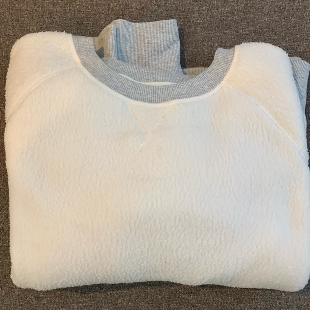Vineyard Vines crewneck sweatshirt